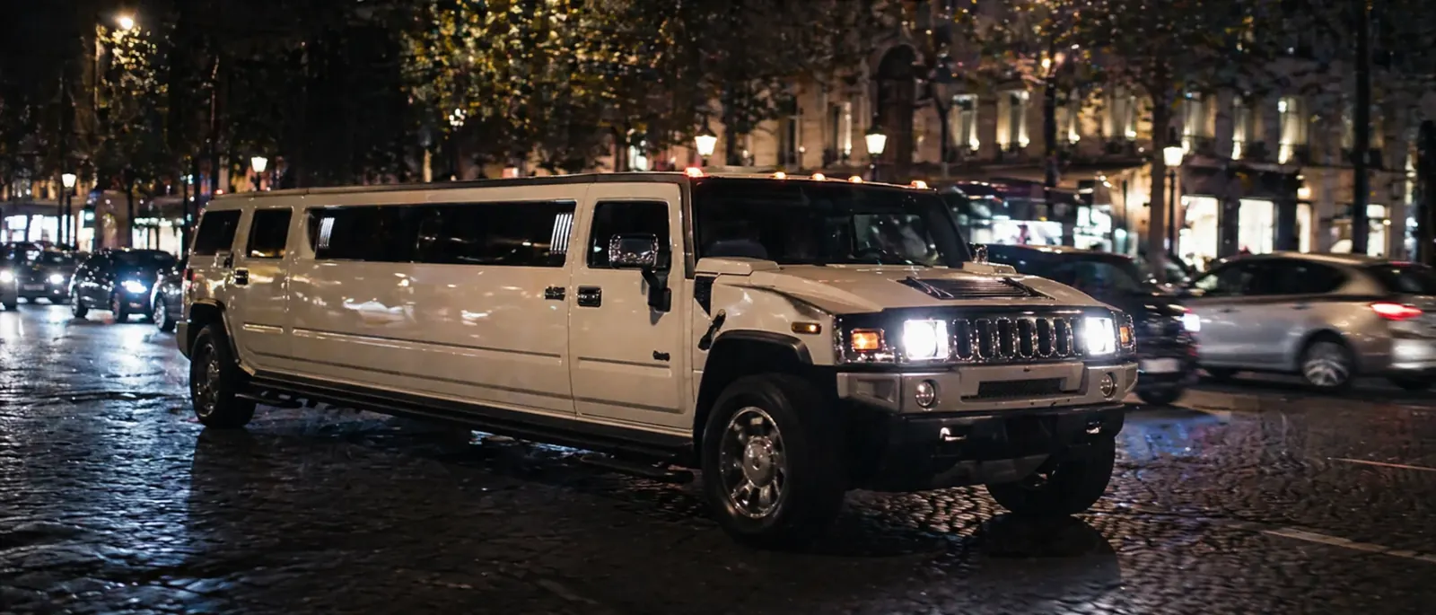 Paris by night en limousine avec chauffeur à Paris